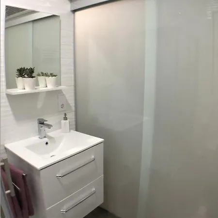 Diseno Y Confort En El Centro アパート