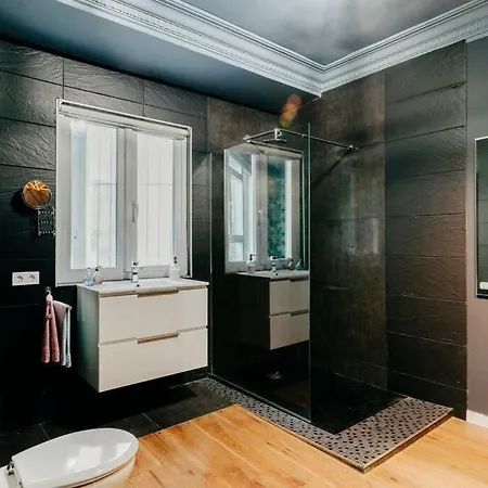 Diseno Y Confort En El Centro アパート